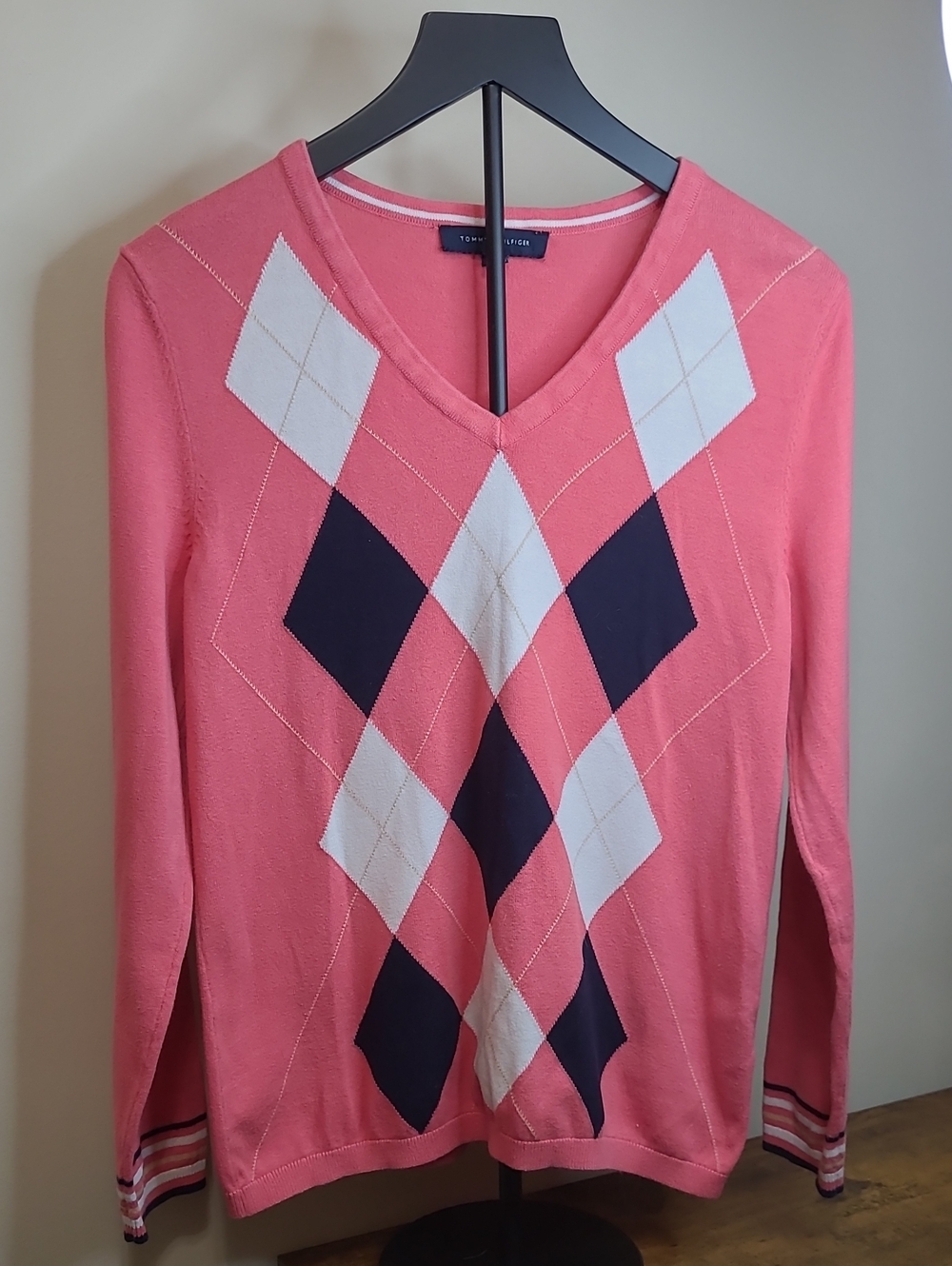 Tommy Hilfiger Pink V-neck Sweater with Navy Blue & White Argyle Pattern size M